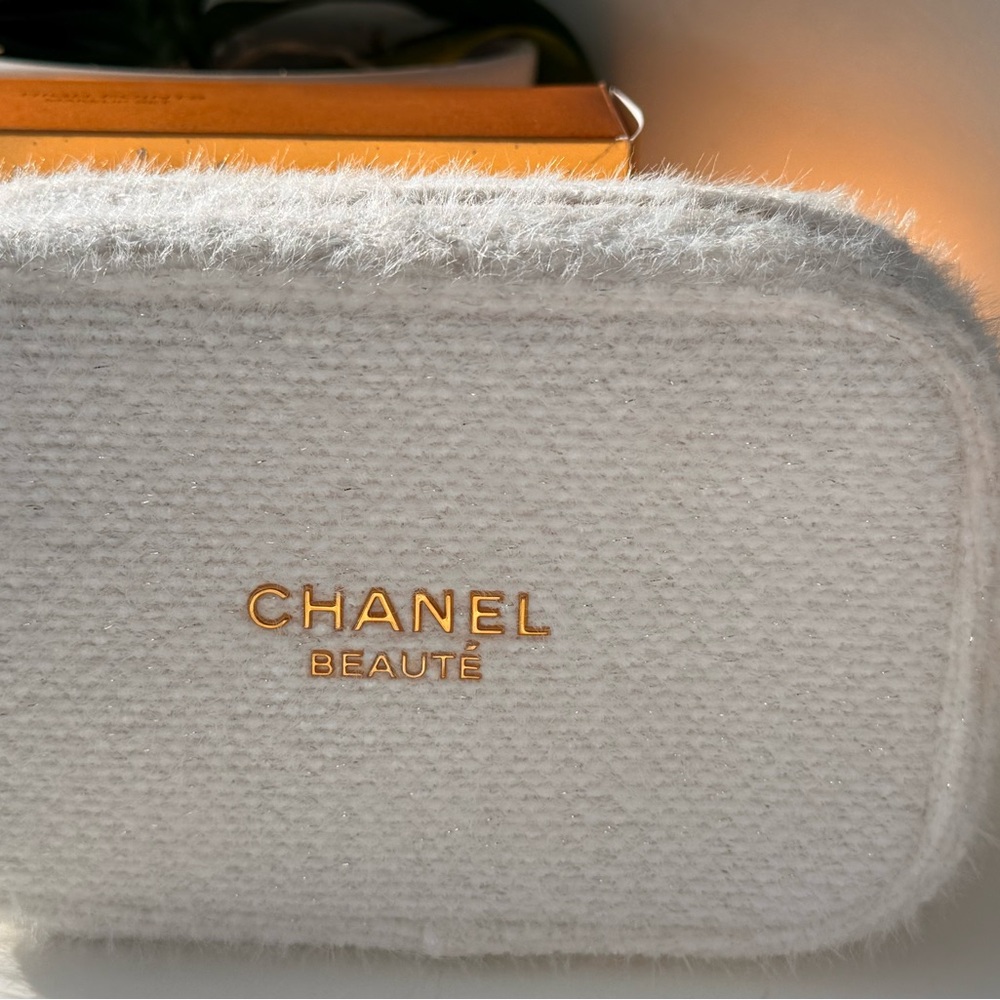 CHANEL Beauté Viral Holiday bag